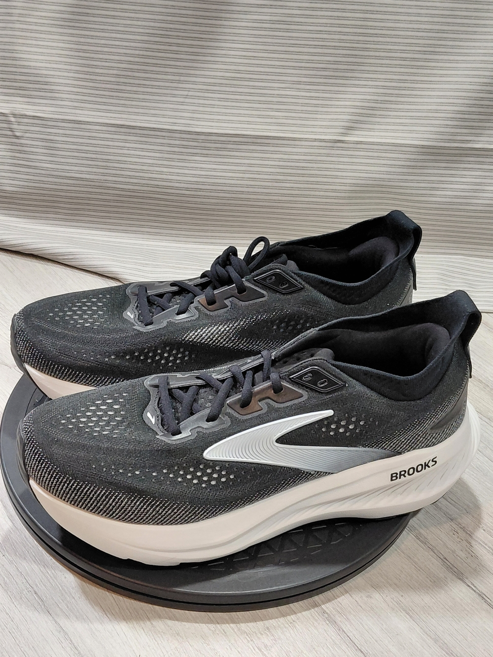 NEW Brooks Womens Glycerin 23 Black White Grey Running Shoes SIZE W11